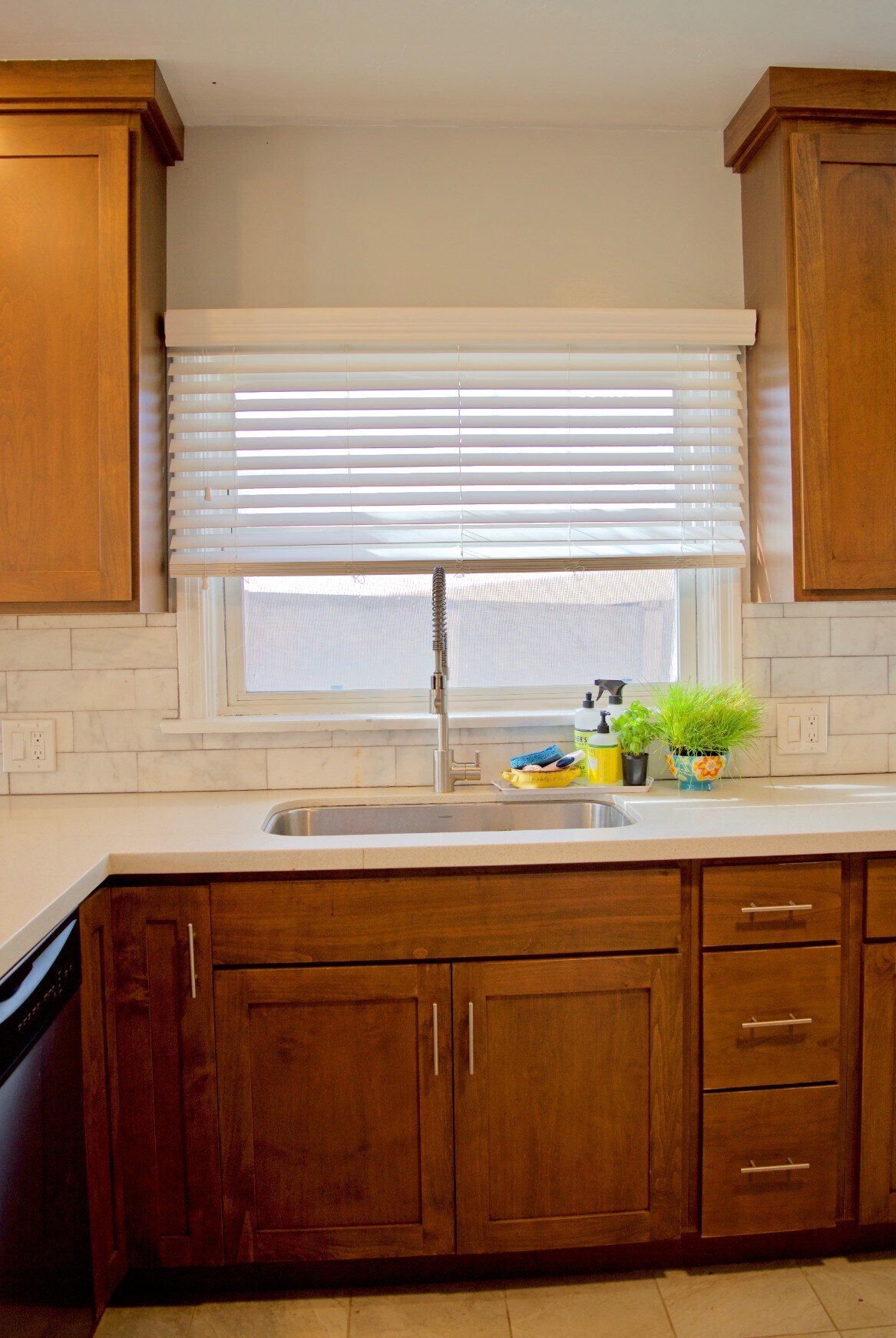 Large single basin sink - 4770 Bancroft St