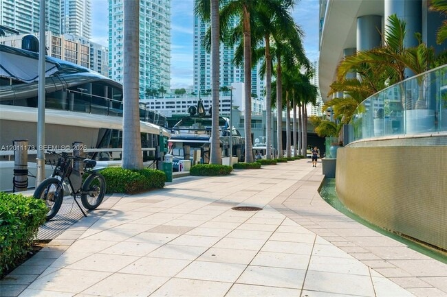 Building Photo - 200 Biscayne Blvd Way