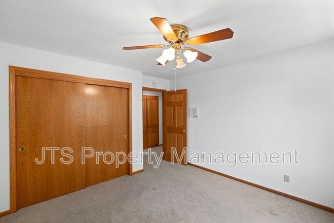 Building Photo - 7723 River Landing Dr