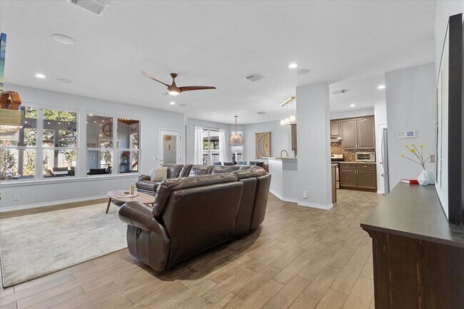 Building Photo - 4104 Sun Spirit Dr