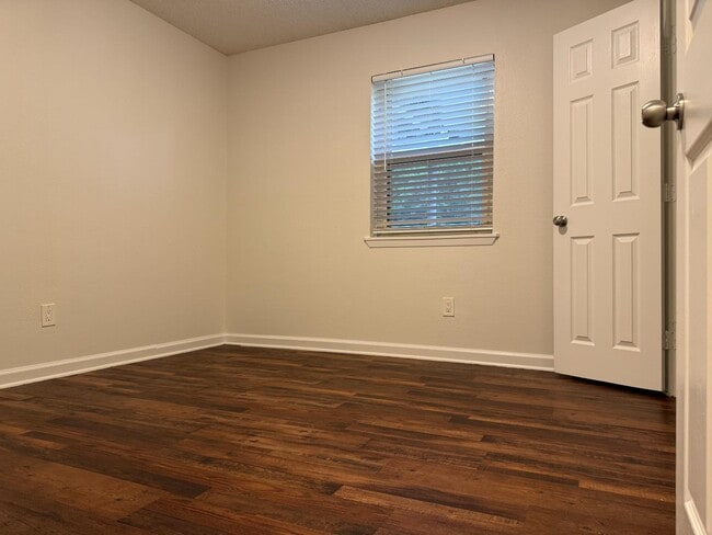 Building Photo - 125 Briarwood Dr