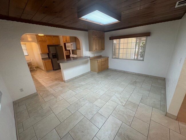 Building Photo - 3 dwelling property located in Rio Linda