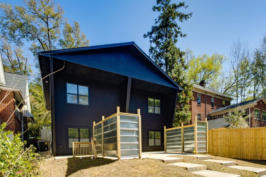 Building Photo - 133 Harden St