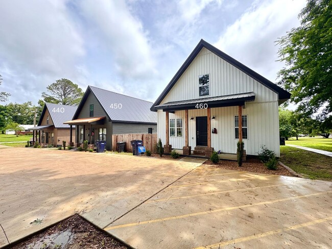Building Photo - 1 Bedroom • 1 Bath Duplex on 23rd Street!