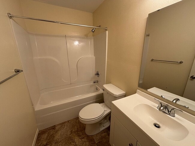 Building Photo - 1815 S Erie, Apt 1-4