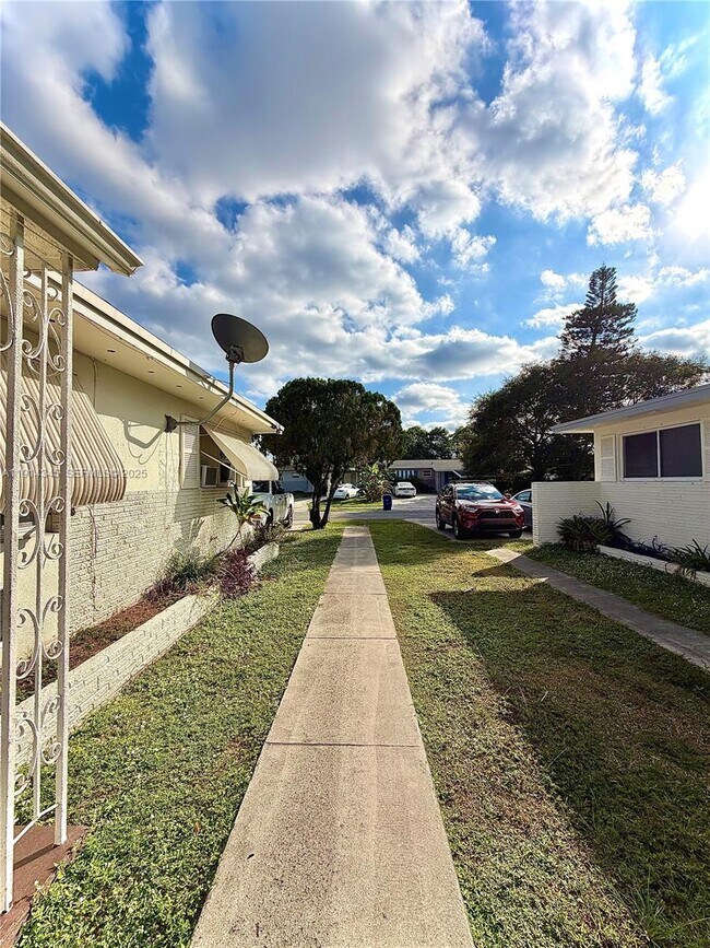 Building Photo - 224 SW 10th St