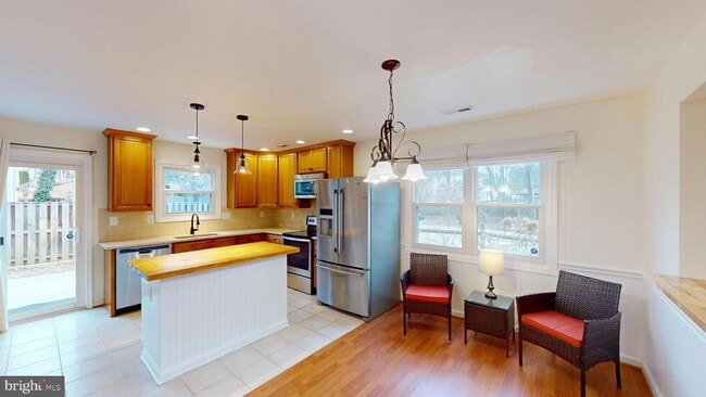 Building Photo - 8576 Adamson St