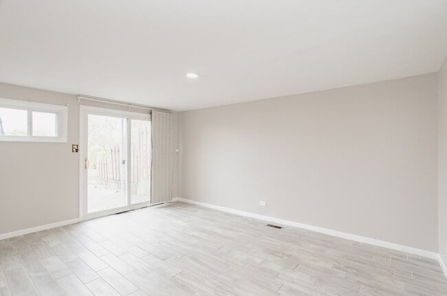 Building Photo - 720 Durham Ln