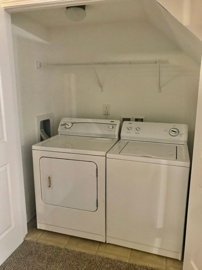 Building Photo - Come view this beautiful 2 Bedroom, 2.5 Bath townhome, located in the Olde Whitehall