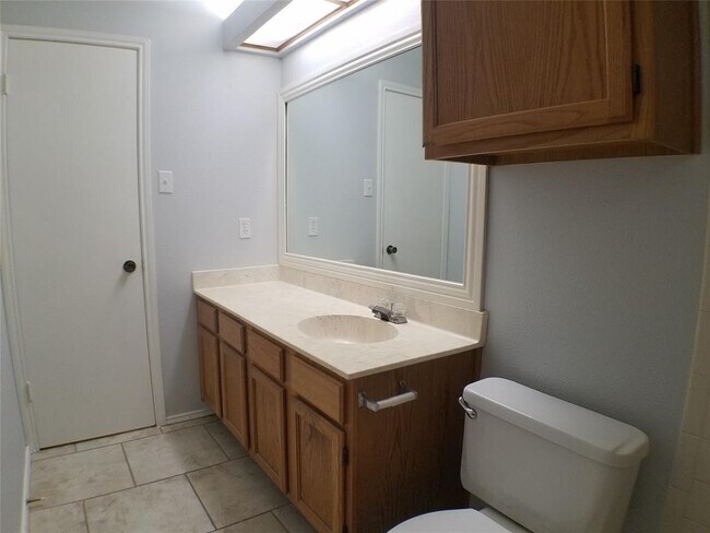 Building Photo - 8310 Los Ranchos Dr