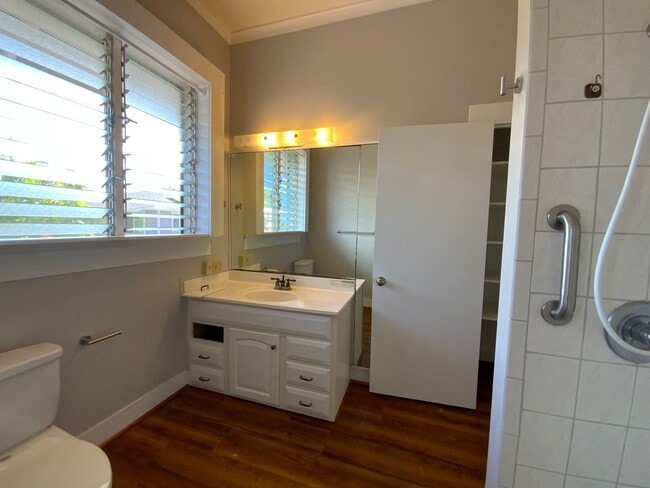 Building Photo - CHARMING SINGLE LEVEL KAIMUKI HOME