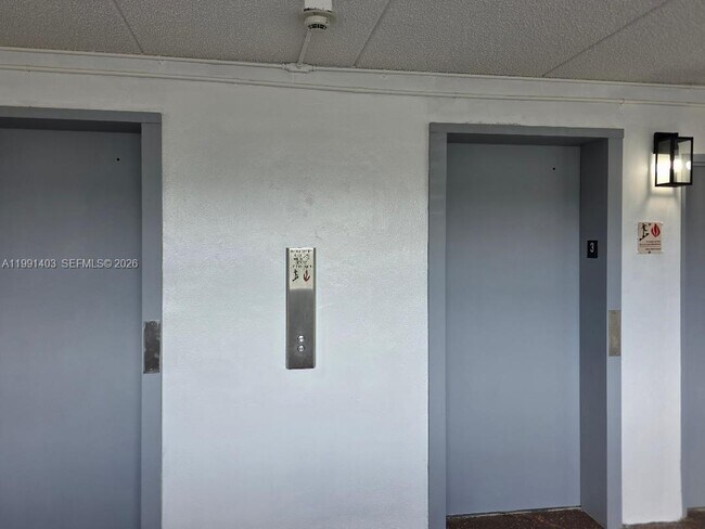 Building Photo - 14830 Naranja Lakes Blvd