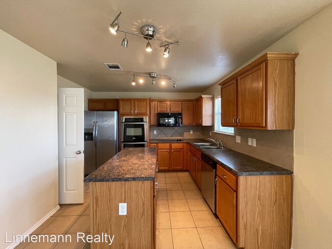 Building Photo - 3 br, 2.5 bath House - 4208 Cessnock Drive