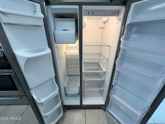 Building Photo - 28945 N Amber Way