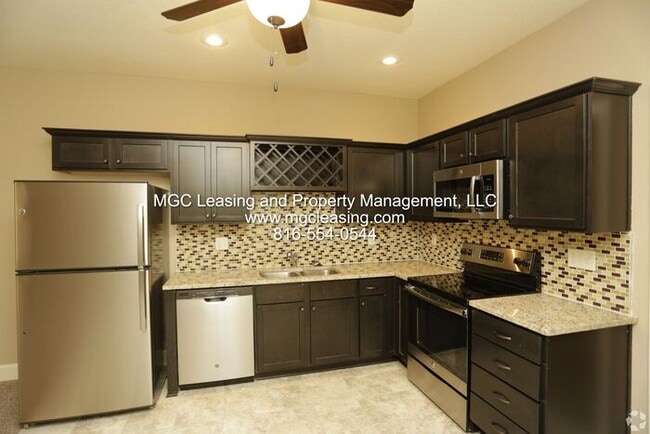 Building Photo - Eagle Creek Townhome with primary bedroom and bath on 1st level! June Specials Available