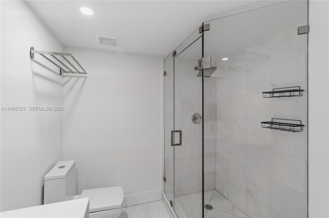 Building Photo - 19101 NE 36th Pl