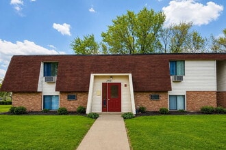 Building Photo - 2402 Marquette Rd