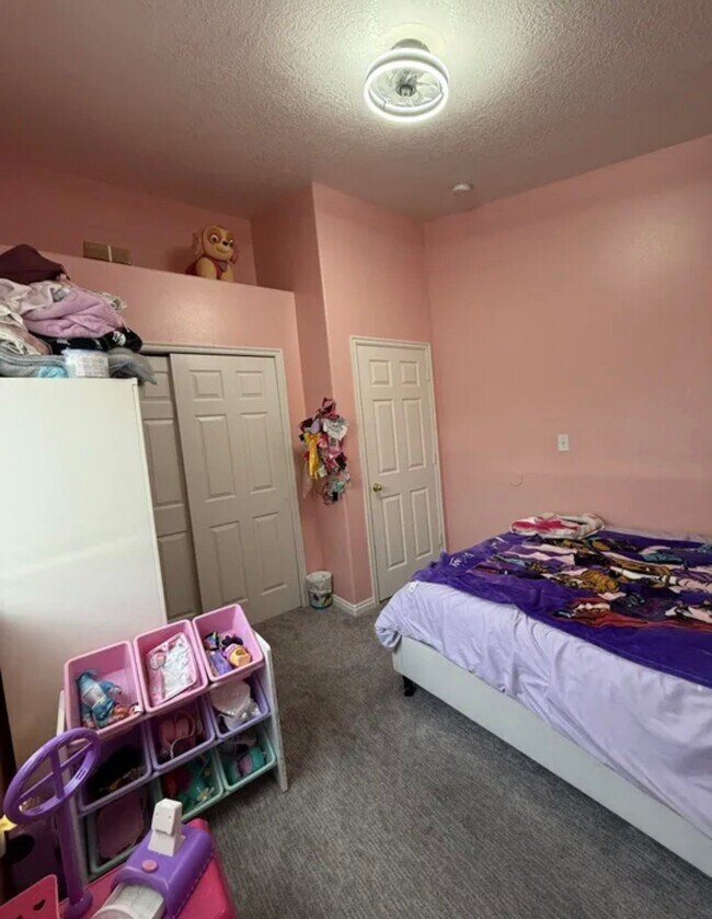 Building Photo - 411 E 400 N