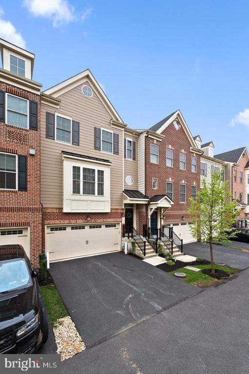 Building Photo - 196 Merrin Ln