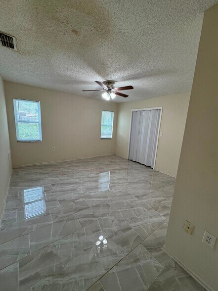 Building Photo - 9945 Woodridge Ct