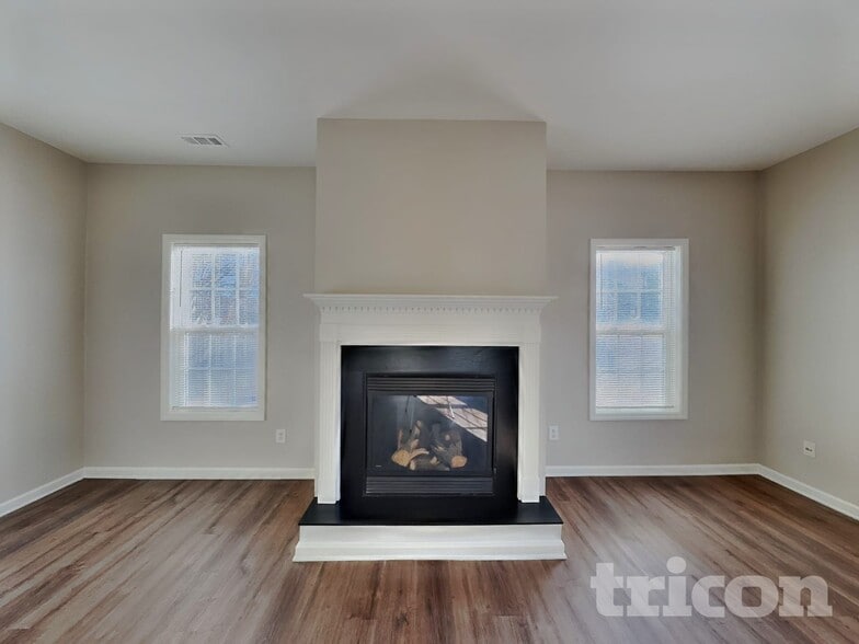 Building Photo - 5517 Landreaux Dr