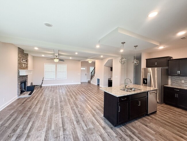 Building Photo - 1142 Eagle's View Dr