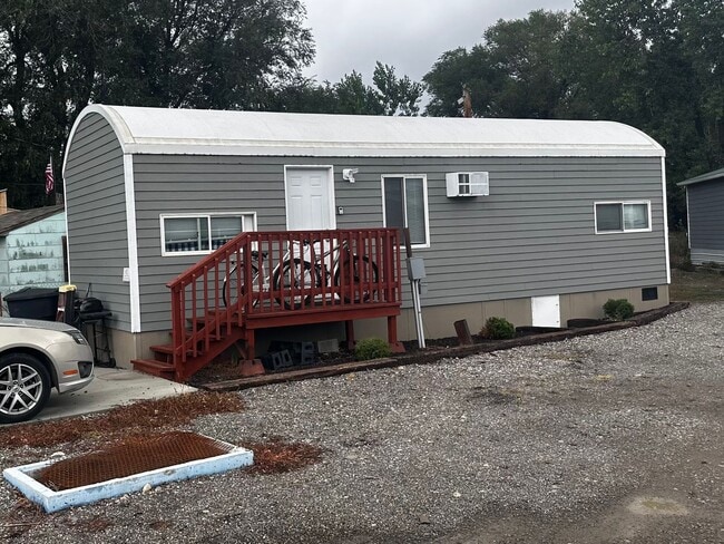 Building Photo - Fully furnished long term rental