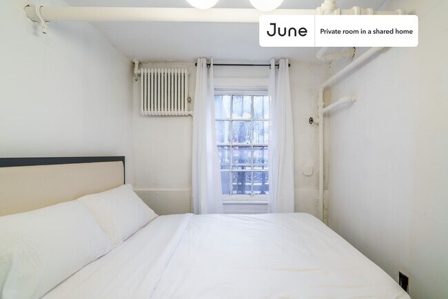 Building Photo - Private bedroom in 5 bed/1.5 bath Home