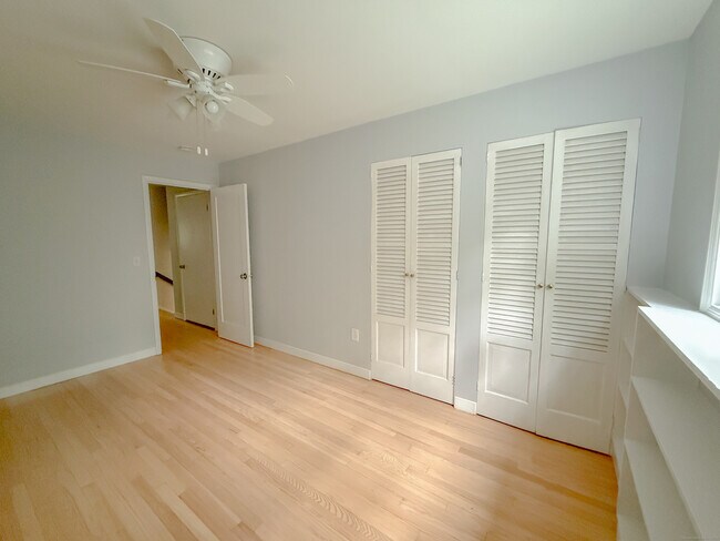 Building Photo - 182 Knoll Dr