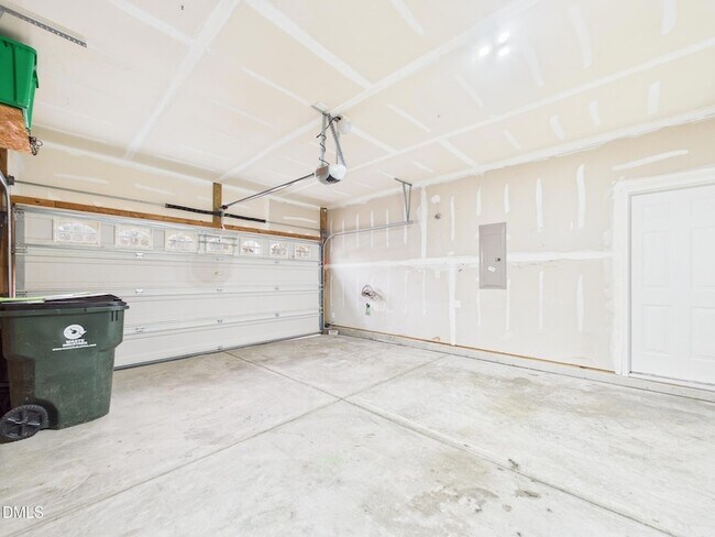 Building Photo - 302 Meeting Hall Dr