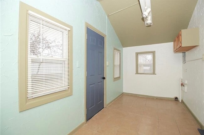 Building Photo - 301 S 3rd St