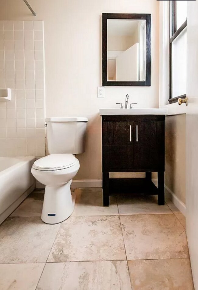 Building Photo - Dashing Dupont Circle 1 Bedroom Apt with skylights and building roof deck.