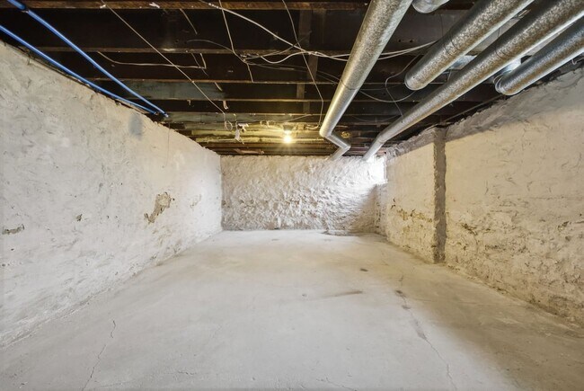 Building Photo - 387 St Clair Ave