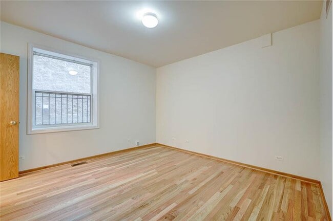 Building Photo - 1446 N Leavitt St