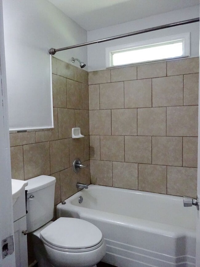 Building Photo - Lake Front Adorable Home!