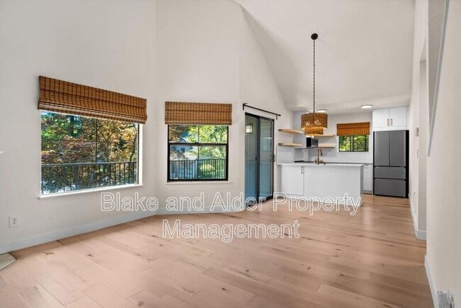 Building Photo - 4000 Carman Dr