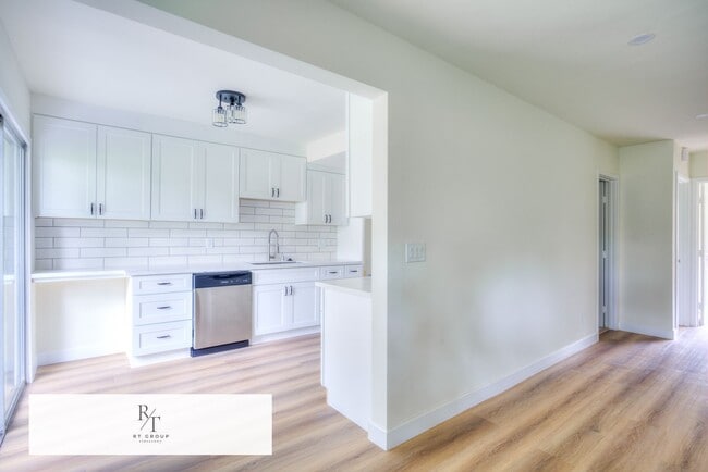 Building Photo - Fully Upgraded Spacious 2-Bedroom Unit in Prime Arcadia Location