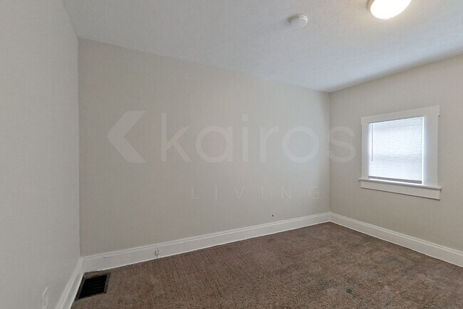 Building Photo - 964-966 Oakwood Ave