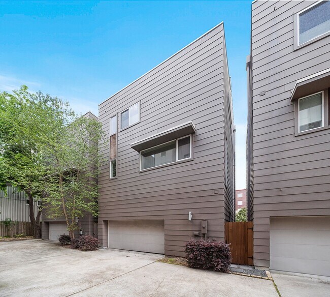 Building Photo - 105 Willard St