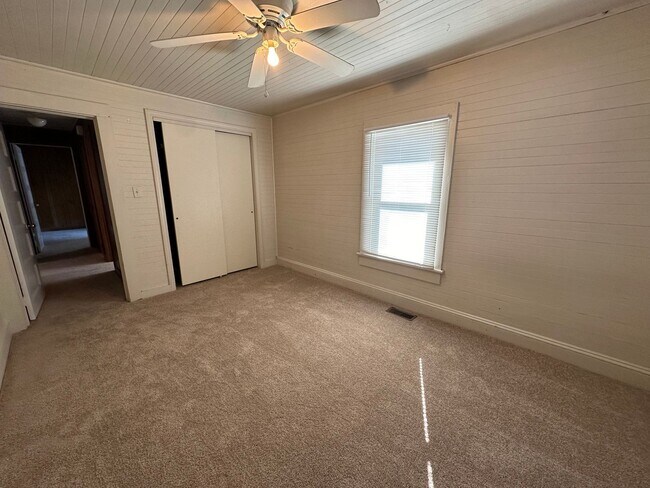 Building Photo - 1302 Highland Ave