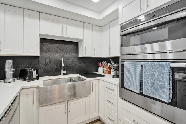 Building Photo - 600 Three Islands Boulevard