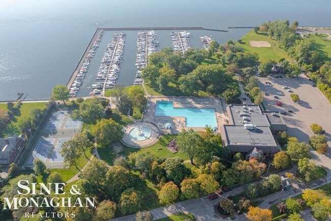 Building Photo - 744 Trombley Rd