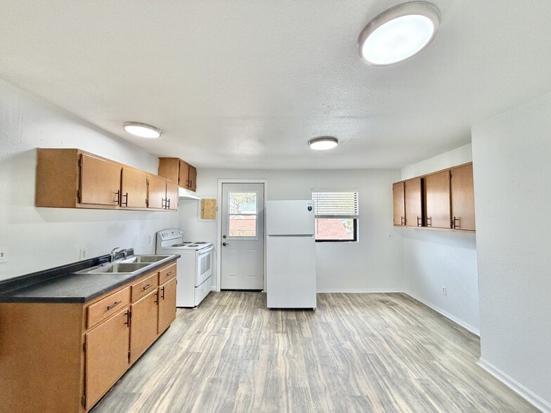 Building Photo - 425 S Jackson St