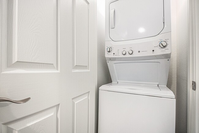 Building Photo - 1880 White Oak Dr