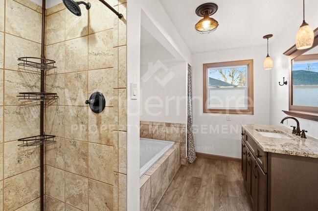 Building Photo - South Hill Charm