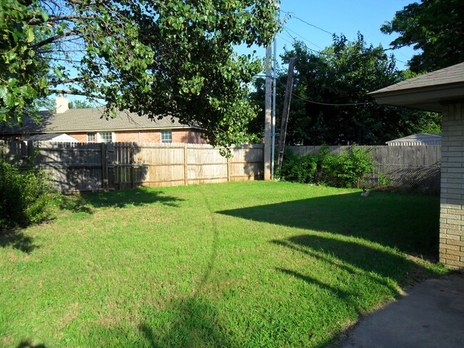 Building Photo - Very nice 3 bed 2 bath home - 1 mile from OU.