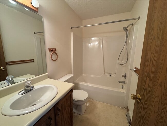 Building Photo - 4024 Canterbury Dr