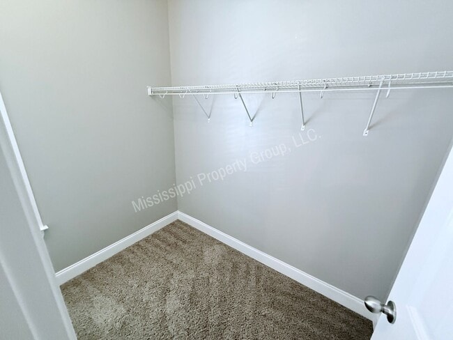Building Photo - 4BR/4.5BA Stand Alone Unit For Rent