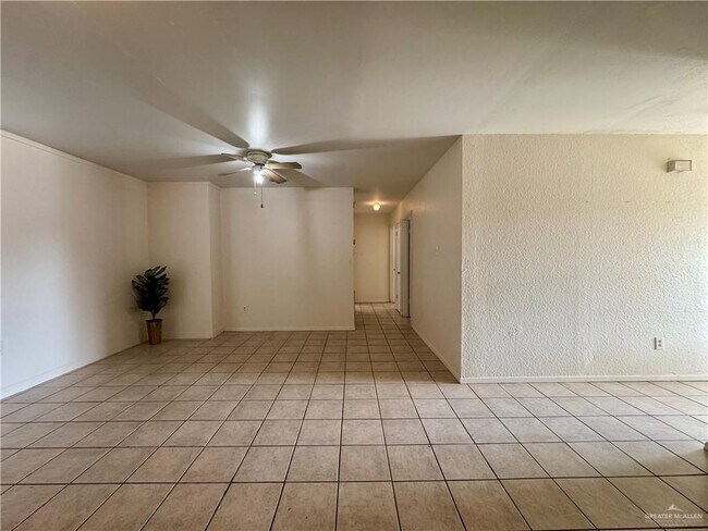 Building Photo - 404 S 20th Ave