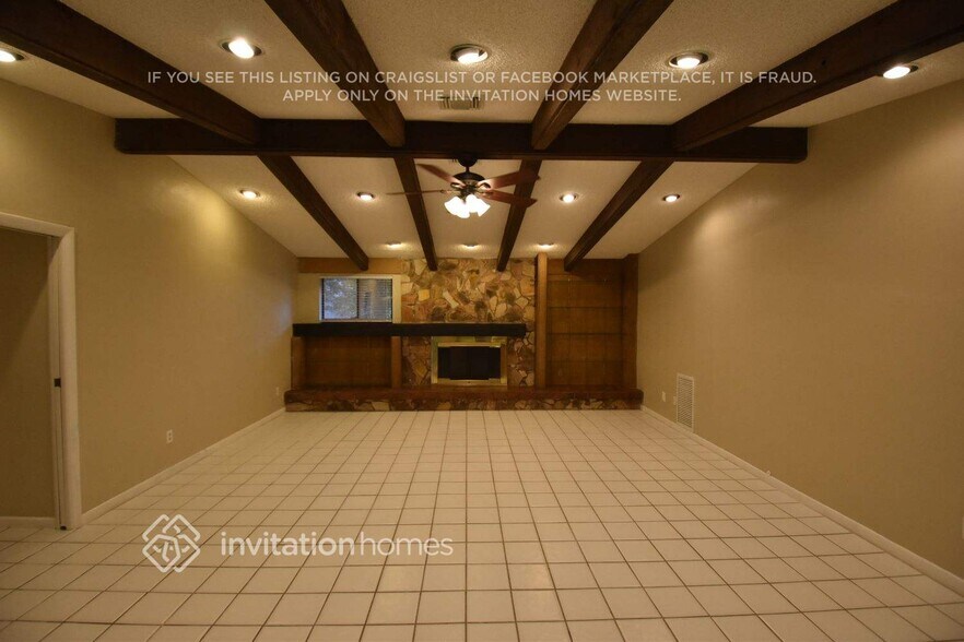 Building Photo - 204 W Ridgewood Ct